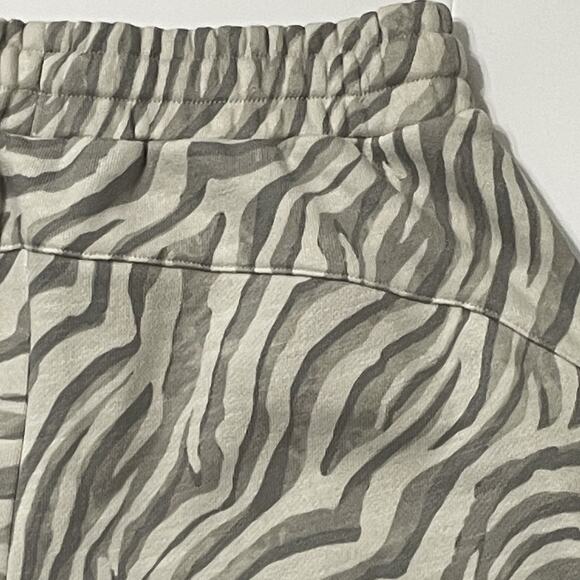 Sweaty Betty Essentials Shorts Size L Gray Zebra Cotton Drawstring Pockets NEW - Picture 5 of 12